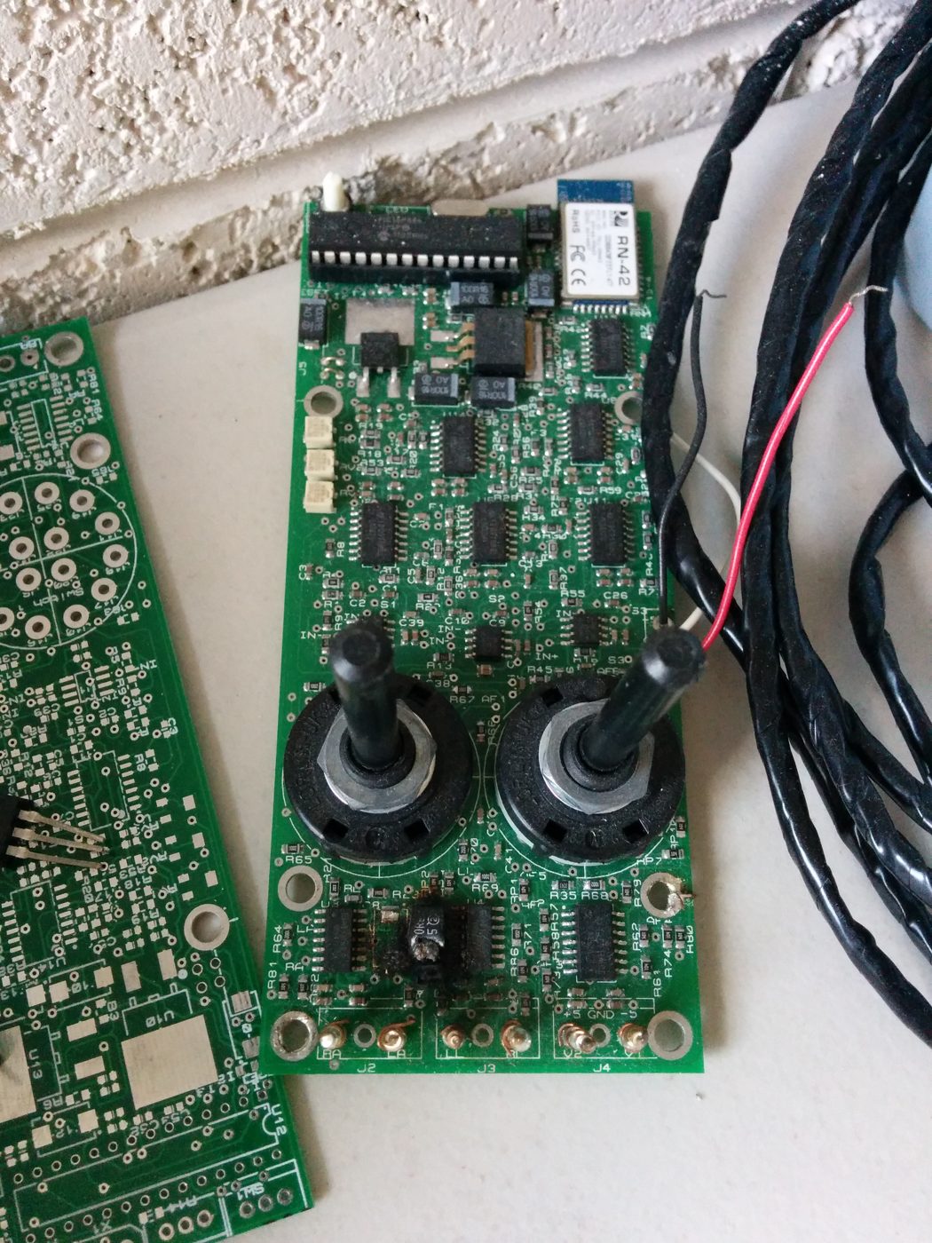 La placa final, con el módulo Bluetooth RN-42.